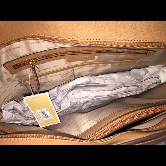 Michael Kors Purse - Picture 5 of 8